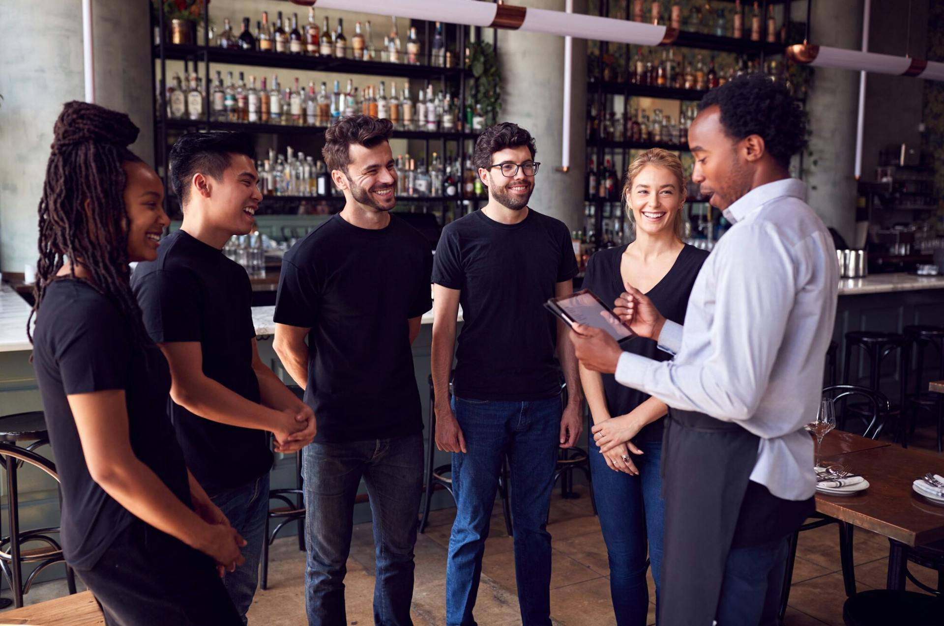 Bar Management 101: 19 Tips for How to Be a Successful Bar Manager