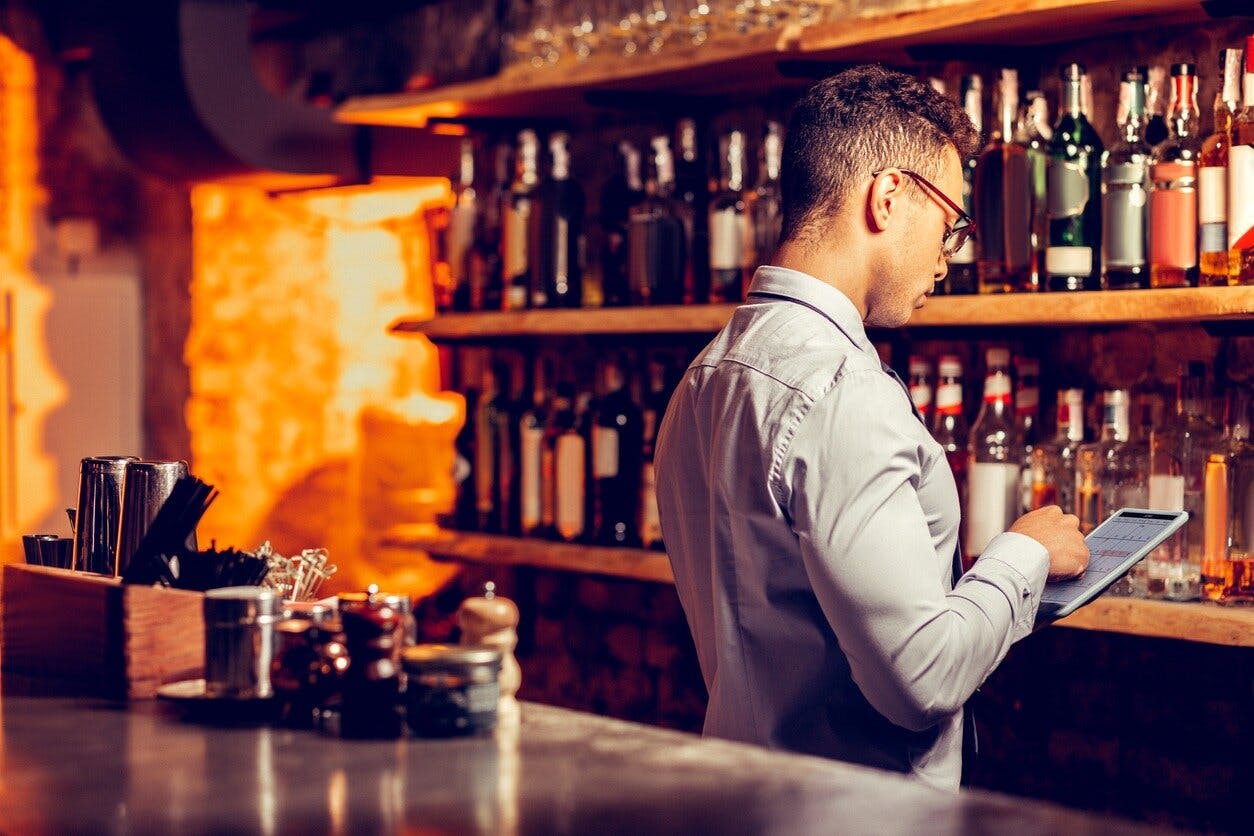 5 Tips for Owning a Bar & Turning a Profit